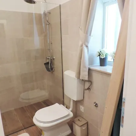 Apartman Ani *