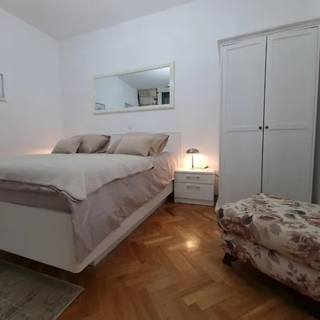 Ani Apartment Split